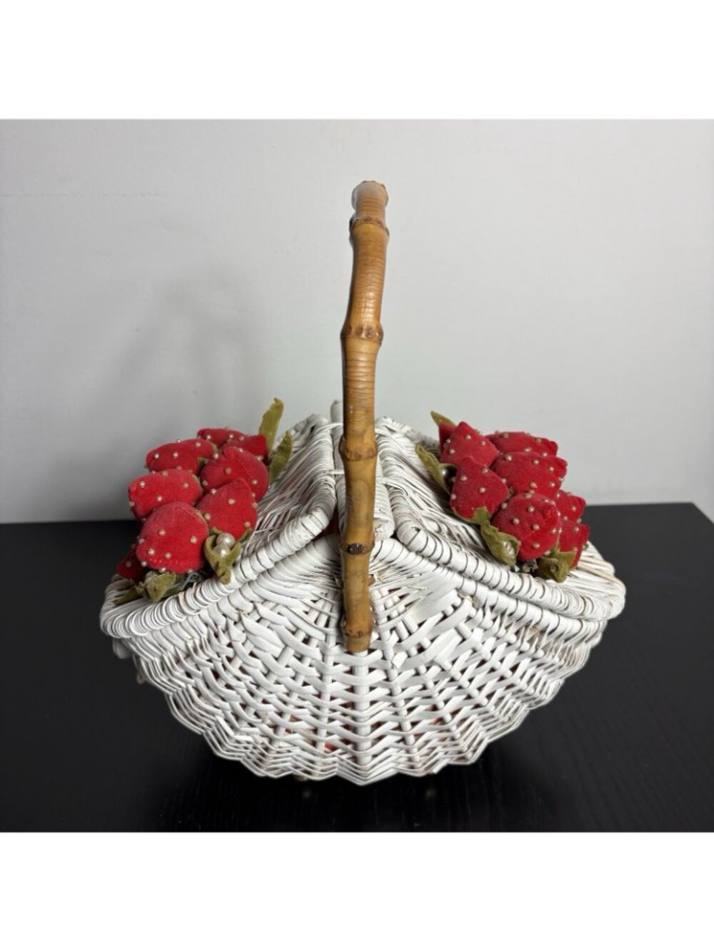 Vintage Mid-Century White Wicker Basket Purse Strawberry Theme Pinup Japan - Picture 4 of 16